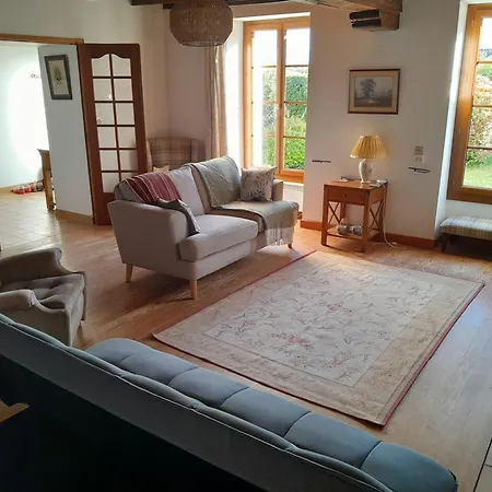 Family With Pool In Clion, France Dom wakacyjny Clion (Charente-Maritime)