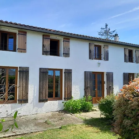 Holiday home Family With Pool In Clion, France Clion (Charente-Maritime)