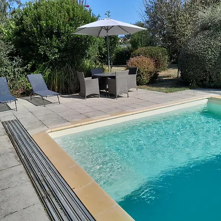 Dom wakacyjny Family With Pool In Clion, France