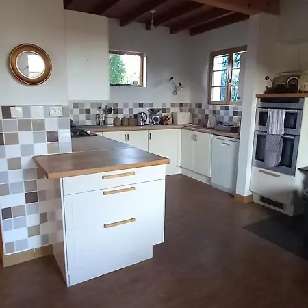 Dom wakacyjny Family With Pool In Clion, France *