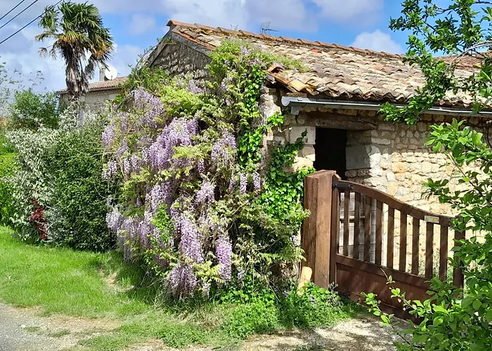 別荘 Family With Pool In Clion, France