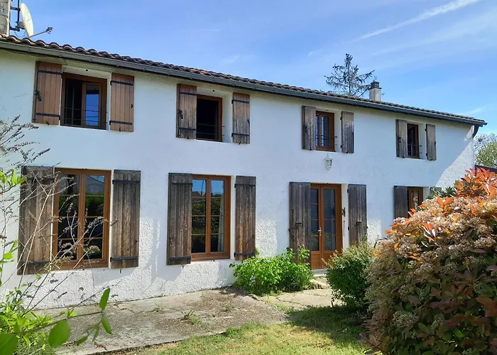 別荘 Family With Pool In Clion, France Clion