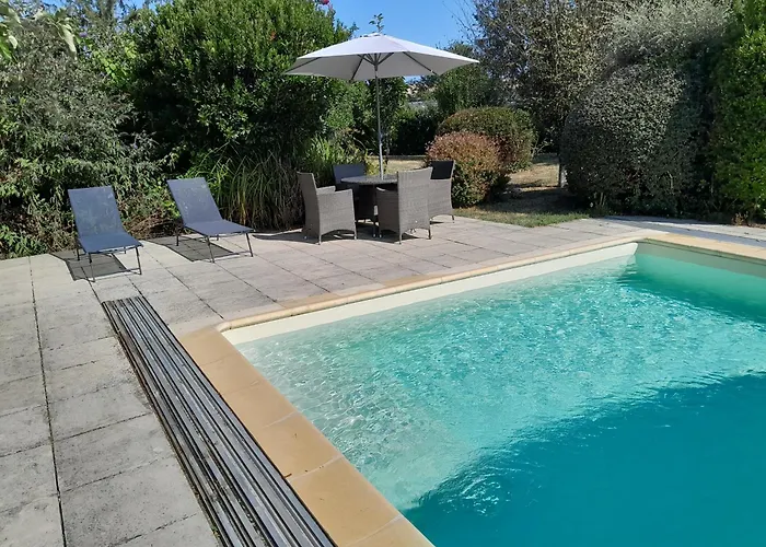 別荘 Family With Pool In Clion, France