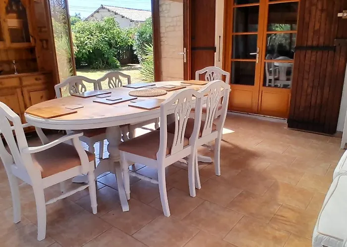 別荘 Family With Pool In Clion, France Clion